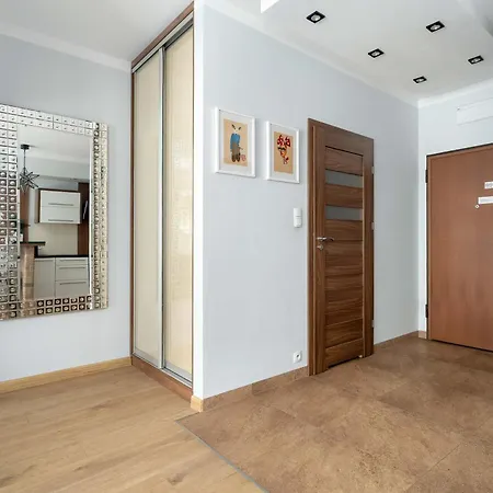 Przytulny Apartament Z Parkingiem Poznan Towarowa 41 By Heyrent Апартаменты Познань