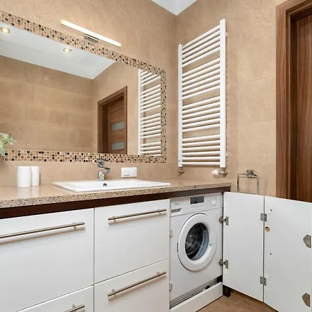 Przytulny Apartament Z Parkingiem Poznan Towarowa 41 By Heyrent Познань
